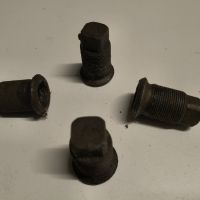 Ford AAR takapyörän mutteri