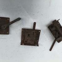 Oven lukkoja